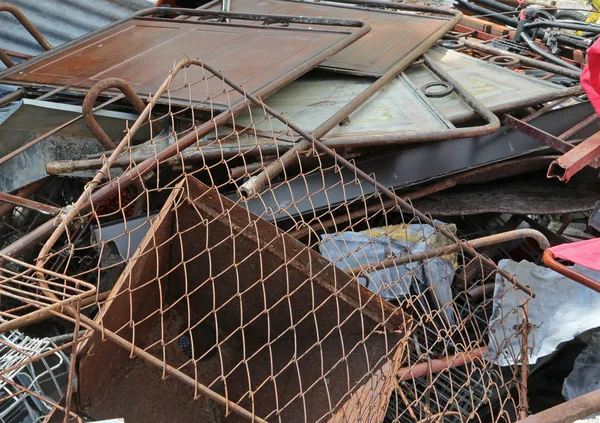 Volcado Materiales Ferrosos Reciclador Para Recogida Material Voluminoso Contaminante — Foto de Stock