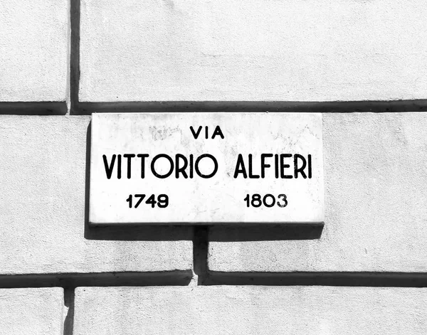 Verkeersbord Met Naam Van Een Schrijver Italië Genaamd Vittorio Alfieri — Stockfoto