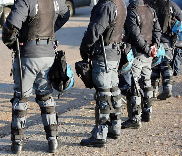 Italian Police Riot Gear Protective Helmets Batons Billy — Stock Photo, Image