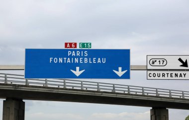 mavi otoyol işareti ile ilgili yönergeler Paris ve Fontainebleau