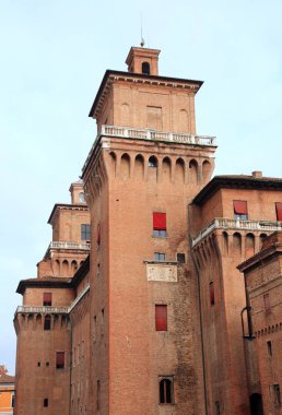 Ferrara, Fe, İtalya - 3 Kasım 2018: Castello Estense İtalyanca dil denilen kule Ortaçağ Kalesi
