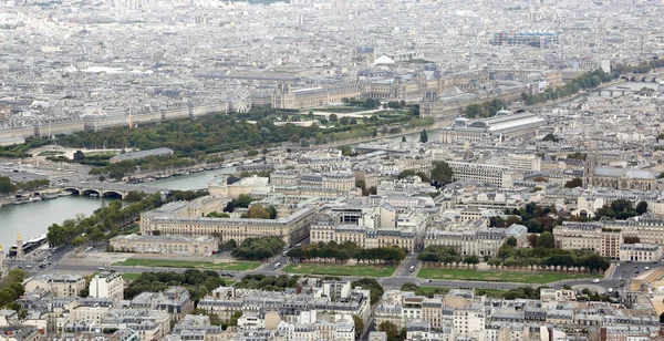 Paris França Agosto 2018 Panorama Urbano Museu Louvre Segundo Plano — Fotografia de Stock