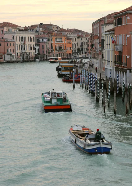 Łodzie Wielki Kanał Żeglowny Zwany Także Canal Grande Języku Włoskim — Zdjęcie stockowe
