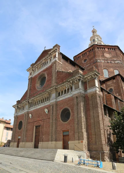 パヴィア大聖堂ドゥオーモ パヴィアとも呼ばれるイタリア語ではパヴィア イタリア 都市および教区の席で最大の教会 — ストック写真