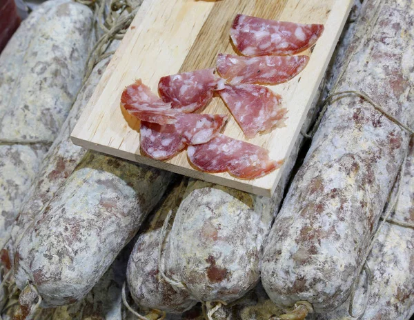 Chopping Board Slices Salami Garlic — Stock Photo, Image