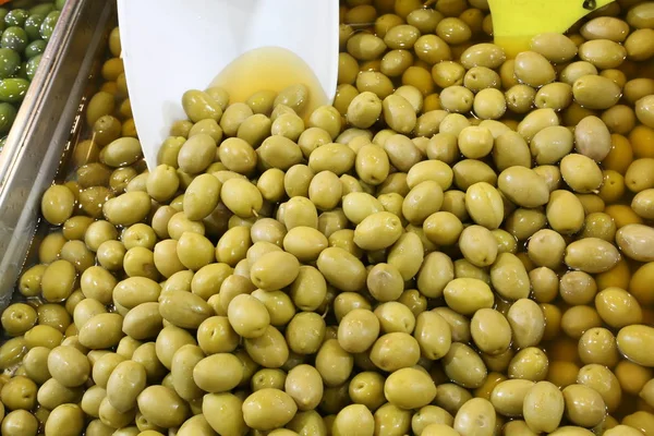 arka plan meyve satıcının ahır Satılık birçok yeşil zeytin