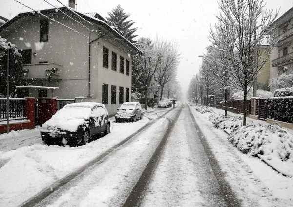 Zasněžené Silnice Během Velké Sníh Městě Některých Vozů — Stock fotografie