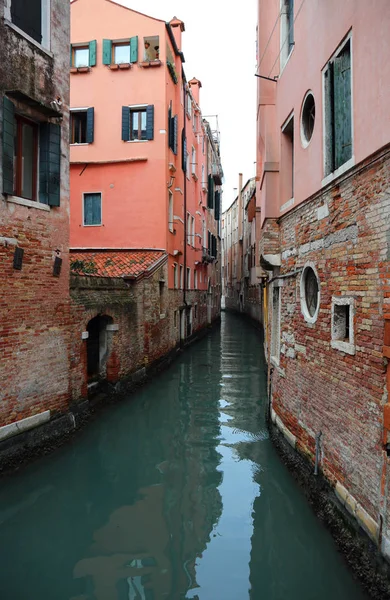 Narrow Waterway Venice Italy Navigable Canals Way Move Venice — Stock Photo, Image