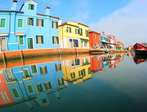 Casas Coloridas Ilha Italiana Burano Perto Veneza Navegável Fotografada Com — Fotografia de Stock