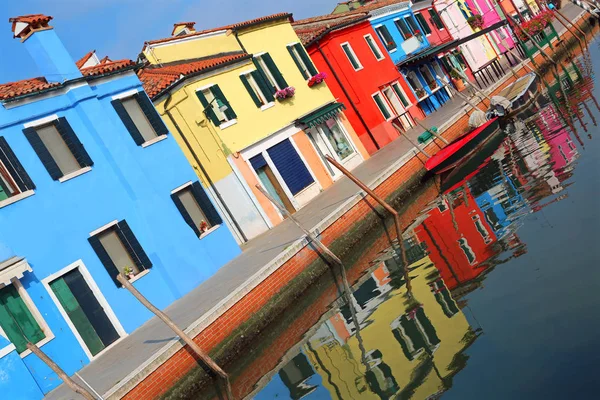 Huizen Met Levendige Kleuren Het Italiaanse Eiland Burano Buurt Van — Stockfoto