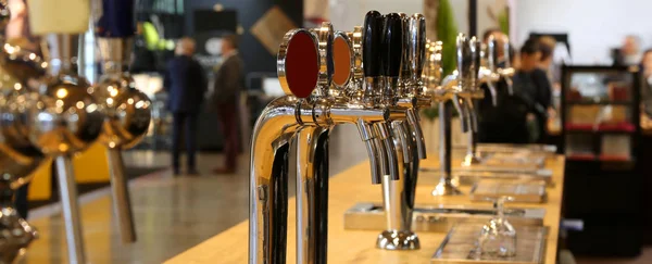 Many Draft Beer Taps Lined Counter Pub — Stock Photo, Image