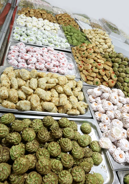 birçok hamur işleri ve İtalyan dükkanda bisküvi