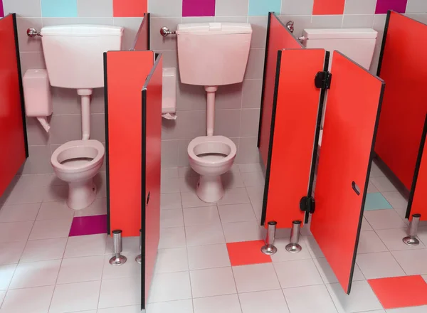 Kleine Toiletten Für Kinder Kindergarten — Stockfoto