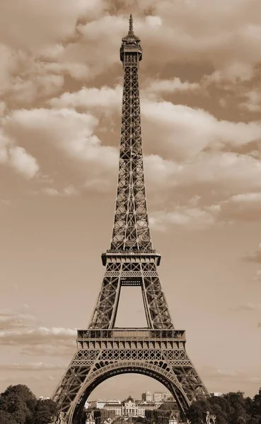 Torre Eiffel París Con Efecto Sepia Tonificado Modo Vertical — Foto de Stock