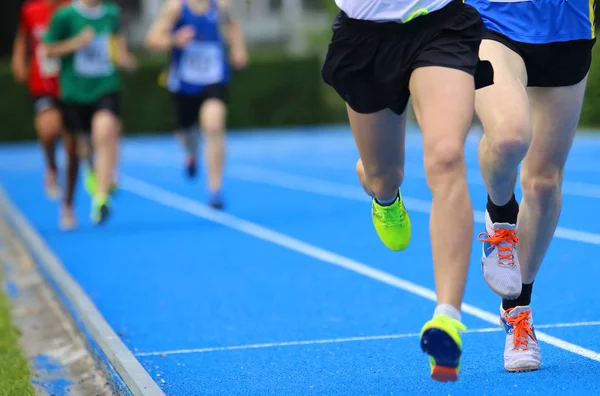 Muitos Atletas Durante Corrida Correr Pista Atletismo — Fotografia de Stock