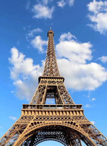 Fantástica Torre Eiffel Com Céu Azul Nuvens Brancas Vertical — Fotografia de Stock