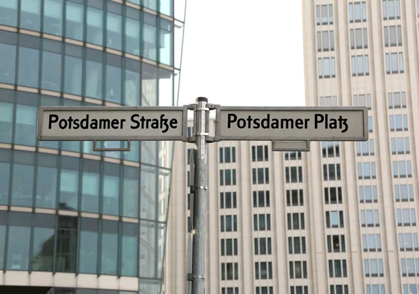 Grandes Placas Estrada Com Nome Rua Potsdamer Strasse Platz Que — Fotografia de Stock