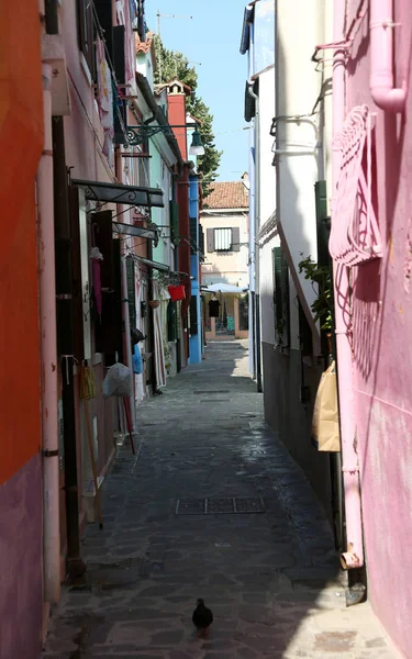 Beco Estreito Chamado Calle Língua Veneziana Meio Casas Ilha Burano — Fotografia de Stock