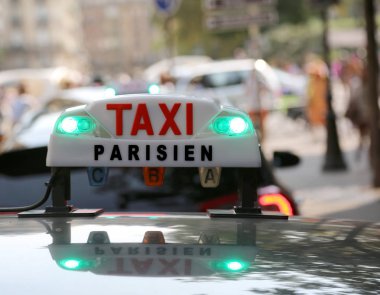 Fransızca aydınlık taksi en iyi işareti Paris Fransa