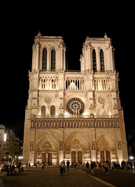 Cattedrale Notre Dame Paris Notte Con Alcuni Turisti — Foto Stock