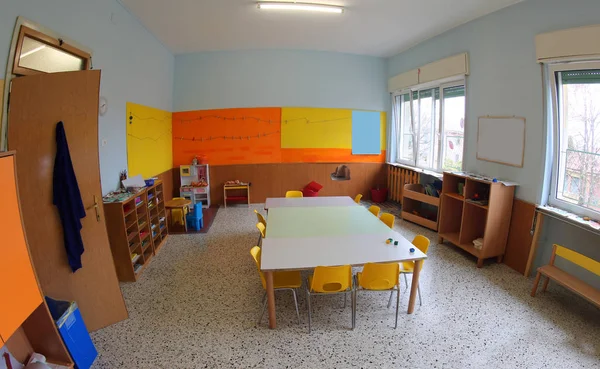 Binnen Een Klasse Van Een Kleuterschool Met Kleine Stoelen Zonder — Stockfoto