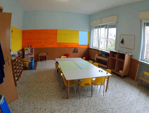 Intérieur Classe Une École Avec Petites Tables Sans Les Enfants — Photo