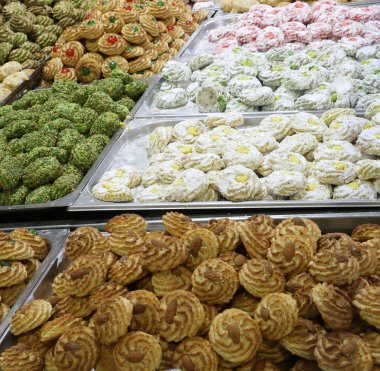 kiraz veya badem Satılık İtalyan dükkanı ile çok sayıda tanımlama bilgisi