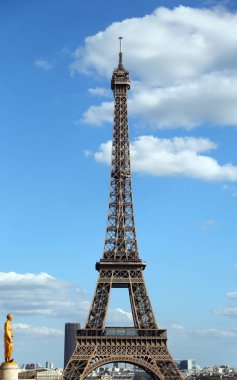 muhteşem Eyfel Kulesi Paris Trocadero görülen bulut ile