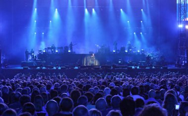 Verona, Vr, İtalya - 23 Eylül 2018: Live konser Antonello Venditti, Verona Arena bir İtalyan şarkıcı-söz yazarı ve müzisyen