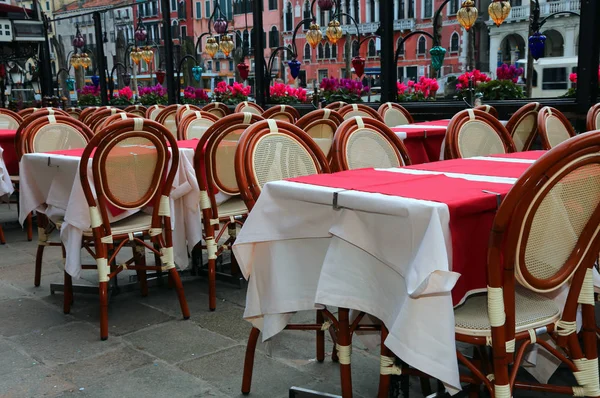 Red Tables Venetian Restaurant Prepared Lunch — Stock Photo, Image