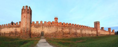 Çok geniş panoramik görünüm Antik Ortaçağ savunma duvarlarını İtalya Padova yakınındaki Veneto bölge Montagnana şehir