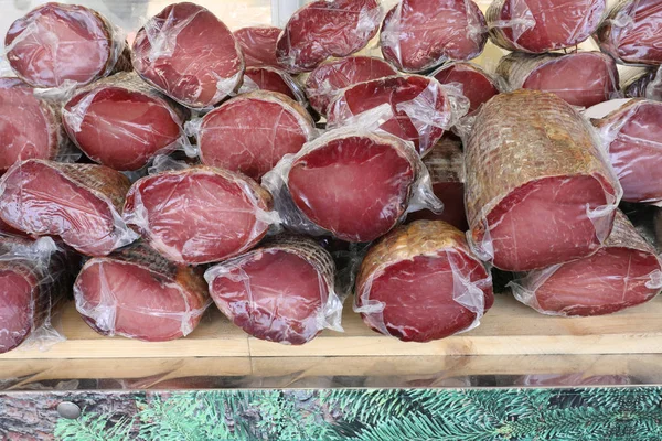 Viele Geräucherte Wurst Zum Verkauf Italienischen Kiosk — Stockfoto