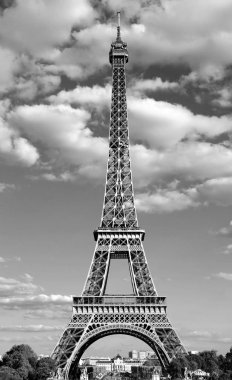 Eyfel Kulesi de Tour Eiffel Trocadero alanından siyah beyaz etkisi ile Fransız dili denir