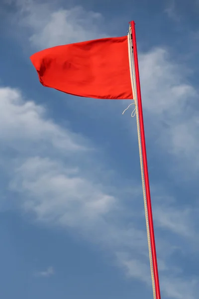 Bandeira Vermelha Para Sinalizar Perigo Mar Muito Áspero — Fotografia de Stock