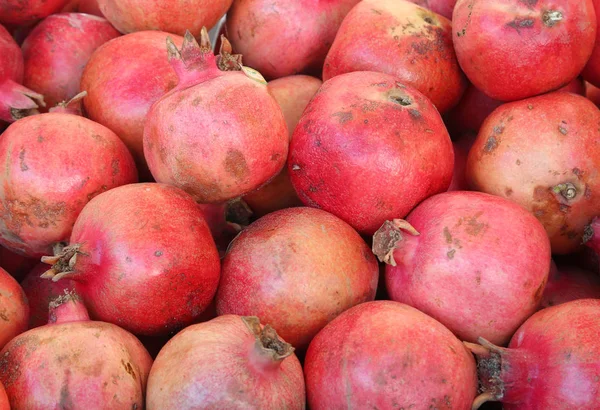 Fundo Muitas Romãs Maduras Para Venda — Fotografia de Stock