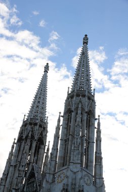 İmparator Franz Joseph tarafından Macar milliyetçi bir başarısız suikast girişiminin çan kulesi Votive Kilisesi Viyana'da Votivkirche olarak da bilinir türetildiği