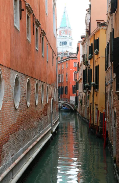 Navigable Canal Gondolas Other Boats Bell Tower Saint Mark Also — Stock Photo, Image