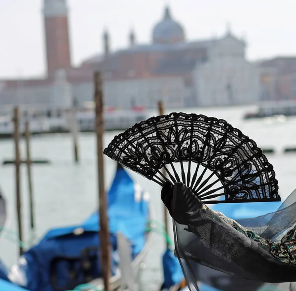 Fächer Der Hand Der Frau Venedig Italien Und Die Kirche — Stockfoto