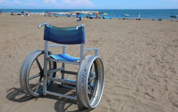 Speciale Rolstoel Aluminium Grote Wielen Verplaatsen Het Zand Van Het — Stockfoto