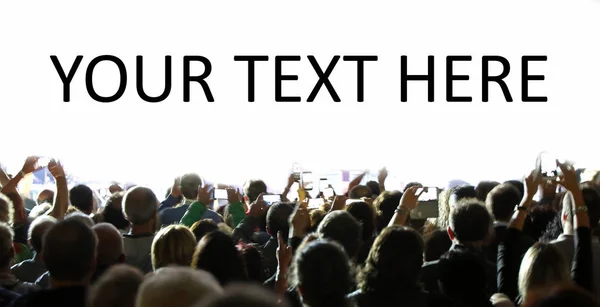 Muitas Pessoas Com Smartphone Durante Evento Texto Personalizável Fundo Branco — Fotografia de Stock