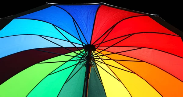Mehrfarbiger Hintergrund Eines Offenen Schirms Mit Bunten Keilen — Stockfoto