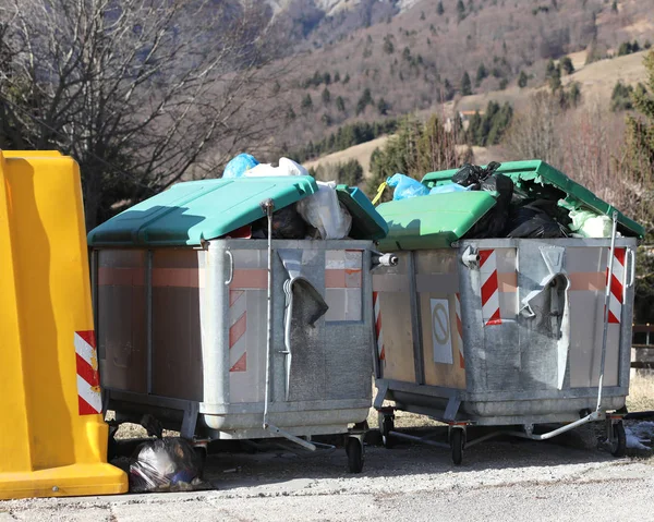 Contenedores Llenos Bolsas Basura Debido Una Huelga Los Servicios Eliminación — Foto de Stock