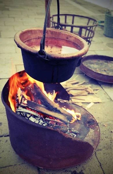 Outdoor Camp Reenactment Bonfires Copper Cauldron Boiling Water Vintage Old — Stock Photo, Image