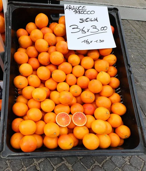 ripe oranges for sale with label and price. The text means Oranges Tarcco Type from Sicily in italian language