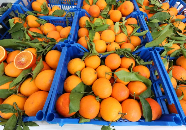Bio Orangen Mit Grünen Blättern Zum Verkauf Obstkisten Von Obstverkäufern — Stockfoto