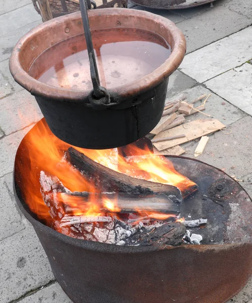 Old Copper Cauldron Fire Boiling Water — Stock Photo, Image