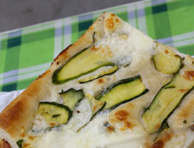 Satılık keklikotu ile kabak Focaccia Ligure adlı İtalyan pizza bar