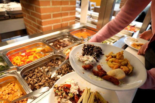 Intérieur Restaurant Self Service Avec Nombreux Aliments Crus Cuits — Photo