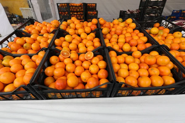 Коробки Свежими Спелыми Апельсинами Продажи Местном Рынке — стоковое фото