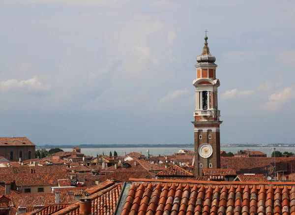 Ancient Bell Tower Church Called Santi Apostoli Roofs Island Venice — Stock Photo, Image